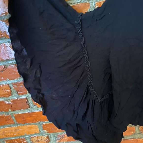 Black Flair Sleeve Top - Picture 2 of 4